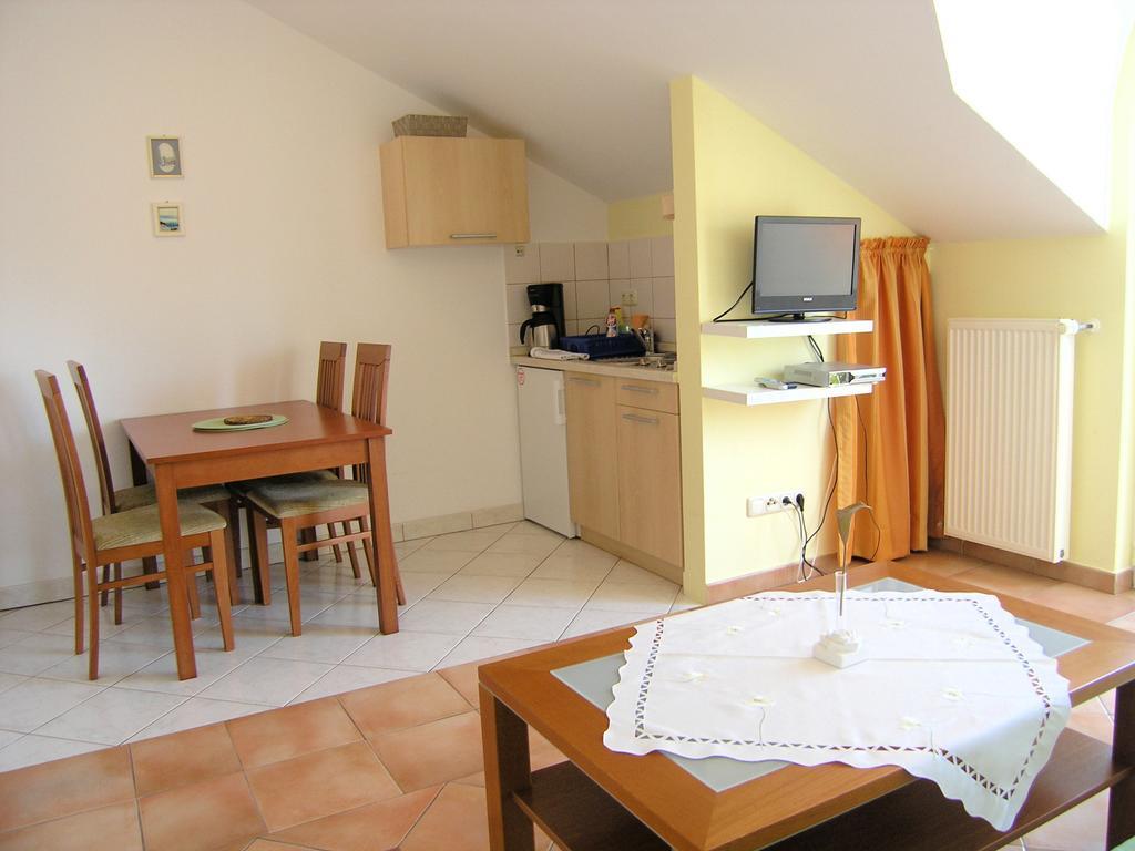 קרק Apartments Kristina מראה חיצוני תמונה