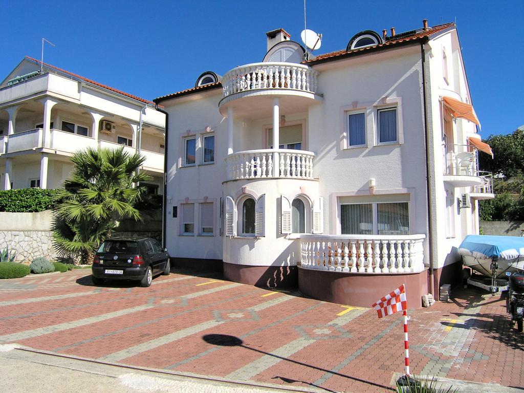קרק Apartments Kristina מראה חיצוני תמונה