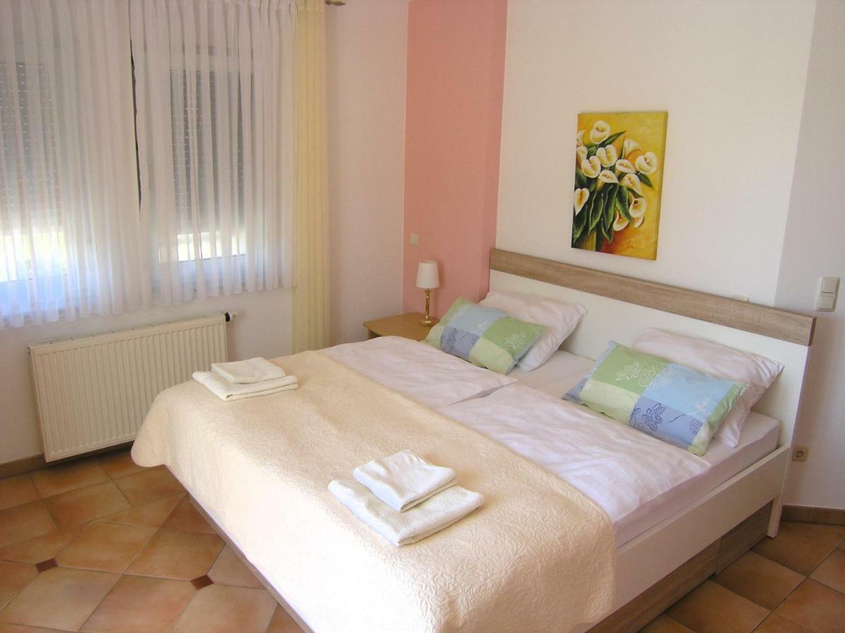 קרק Apartments Kristina מראה חיצוני תמונה