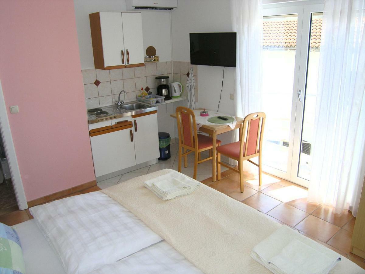 קרק Apartments Kristina מראה חיצוני תמונה