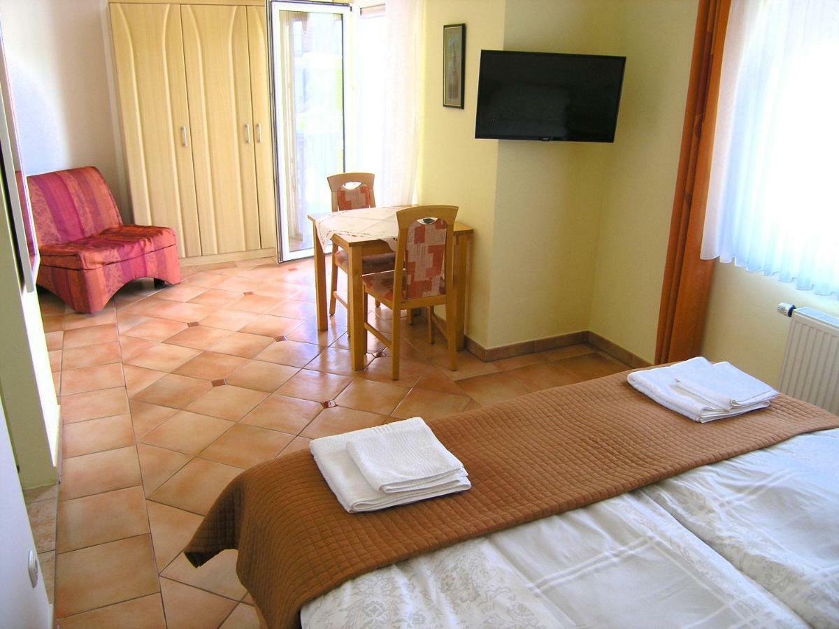 קרק Apartments Kristina מראה חיצוני תמונה