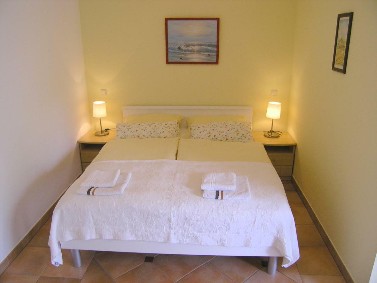 קרק Apartments Kristina מראה חיצוני תמונה
