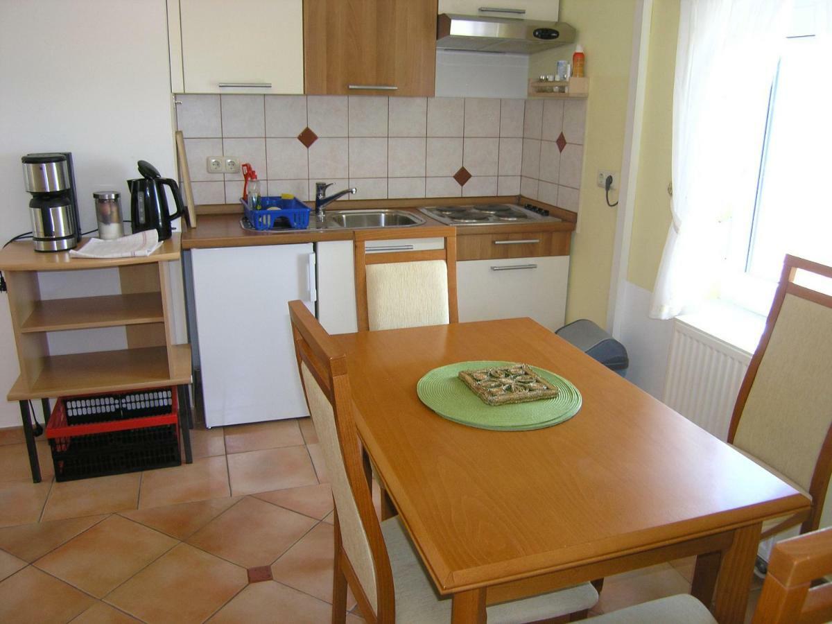 קרק Apartments Kristina מראה חיצוני תמונה