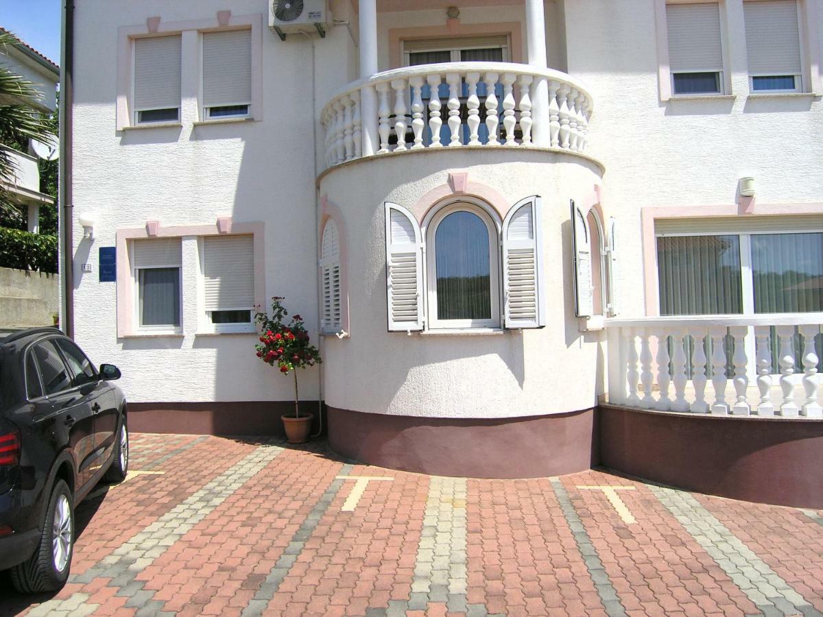 קרק Apartments Kristina מראה חיצוני תמונה